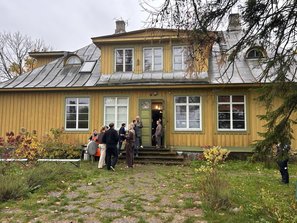 Vaskjala kogukond kriisiõppusel Rae vanas koolimajas.jpeg